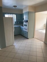 1560 Hutchinson River Pky, Unit Second Floor in Bronx, NY - Foto de edificio - Building Photo