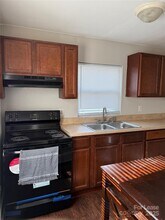 1821 Remount Rd in Charlotte, NC - Foto de edificio - Building Photo