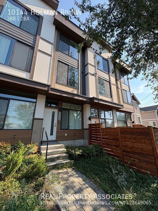 10144 Holman Rd NW in Seattle, WA - Building Photo