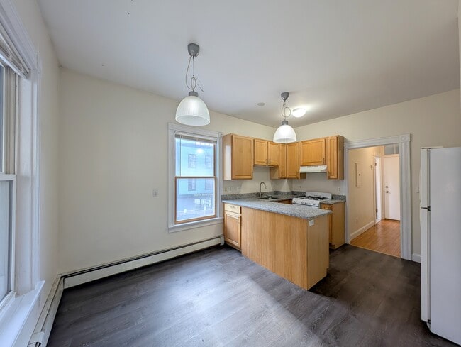 392 Washington St, Unit 2, Unit 2