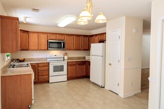 482 Dunwood Dr in High Point, NC - Building Photo - Building Photo
