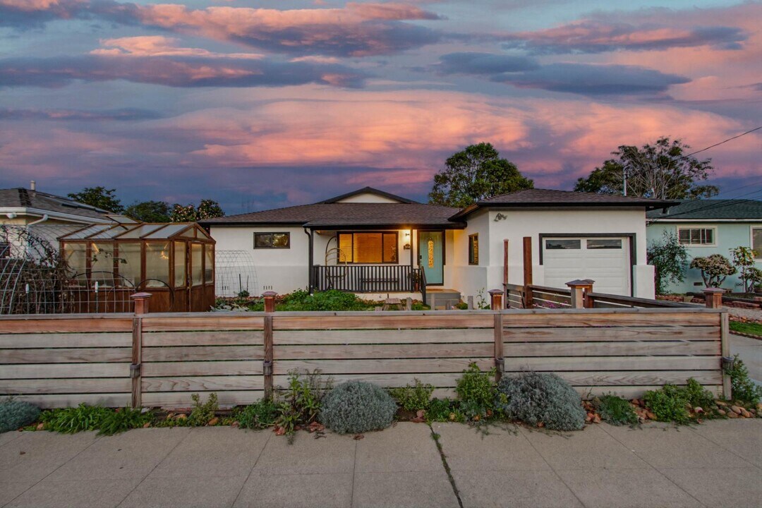 1418 Marshall St in Oceanside, CA - Building Photo