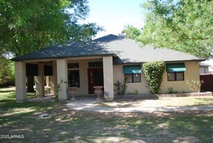 1420 E Branham Ln in Phoenix, AZ - Building Photo