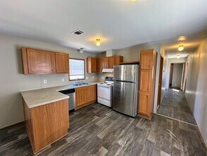 260 Lark Meadow Dr, Unit Unit A in Bridgeport, TX - Building Photo - Building Photo