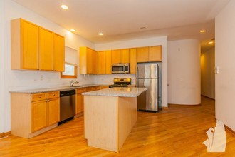 2715 N Wayne Ave in Chicago, IL - Building Photo - Building Photo