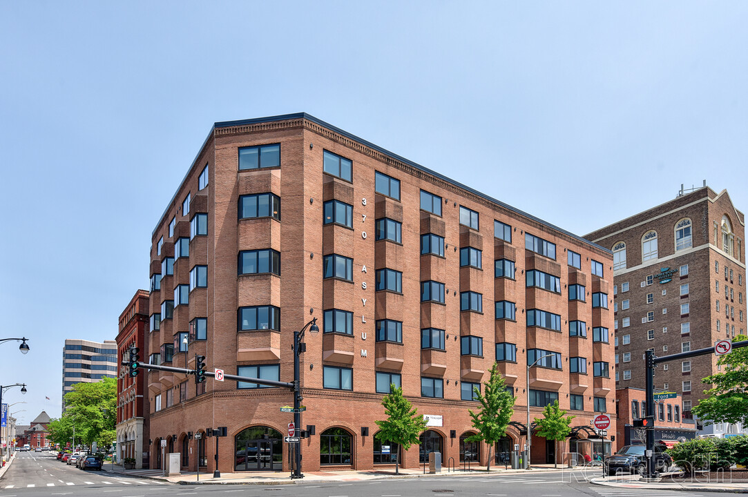 Teachers Village Hartford in Hartford, CT - Building Photo