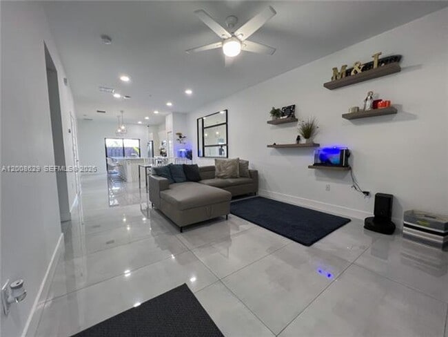 7825 NW 104th Ave