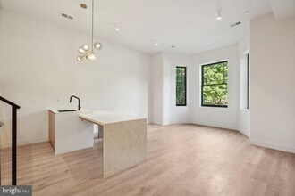 23 Logan Cir NW in Washington, DC - Building Photo - Building Photo
