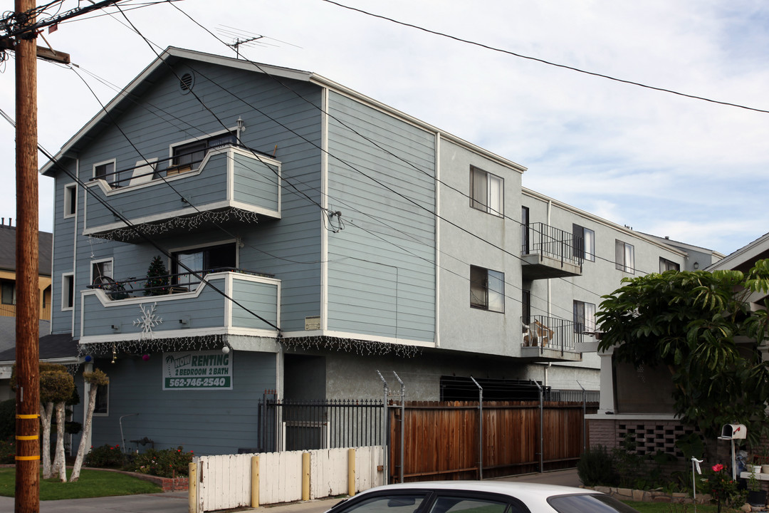 580 Nebraska Ave in Long Beach, CA - Building Photo
