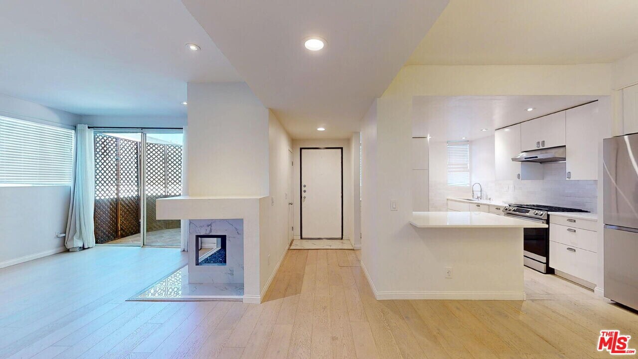 4557 Haskell Ave in Los Angeles, CA - Building Photo