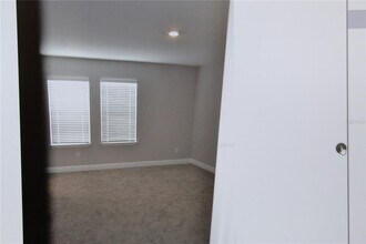 2518 Warren Acrs Blvd in Wesley Chapel, FL - Building Photo - Building Photo