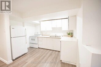 235 Pleasant Ave in Toronto, ON - Building Photo - Building Photo