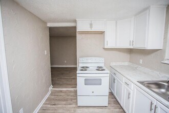 2430 31st St, Unit B in Lubbock, TX - Building Photo - Building Photo