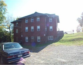 240 Pennsylvania Ave in Clairton, PA - Building Photo - Building Photo