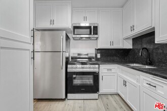 10622 1/2 Holman Ave in Los Angeles, CA - Building Photo - Building Photo