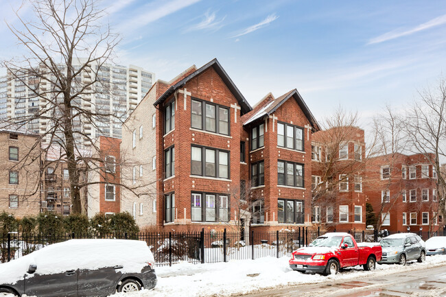 725-727 W Bittersweet Pl in Chicago, IL - Building Photo - Building Photo