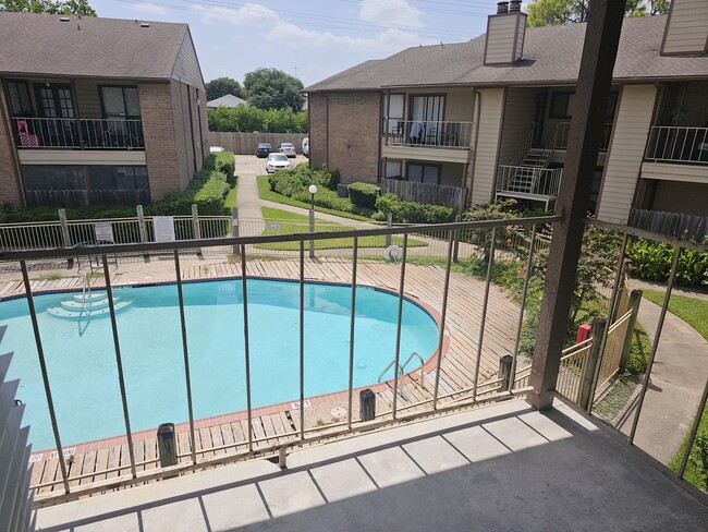 9000 Bissonnet St in Houston, TX - Building Photo - Building Photo