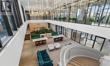 3071 Trafalgar Rd in Oakville, ON - Building Photo - Building Photo