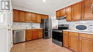 21 Thornbeck Dr in Toronto, ON - Building Photo - Building Photo