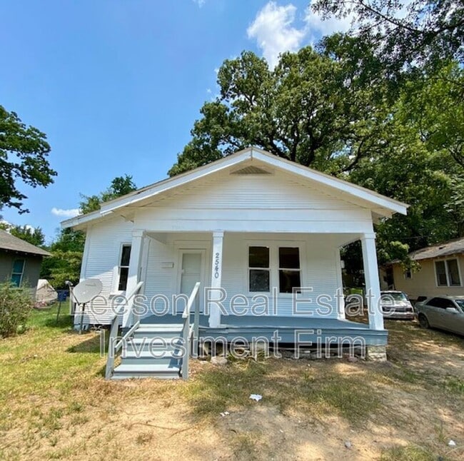 property at 2540 Dupont St