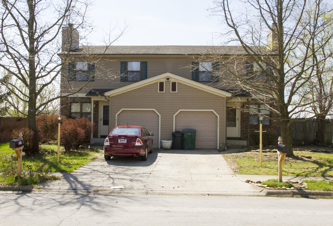 1871 Laramie Dr in Powell, OH - Building Photo