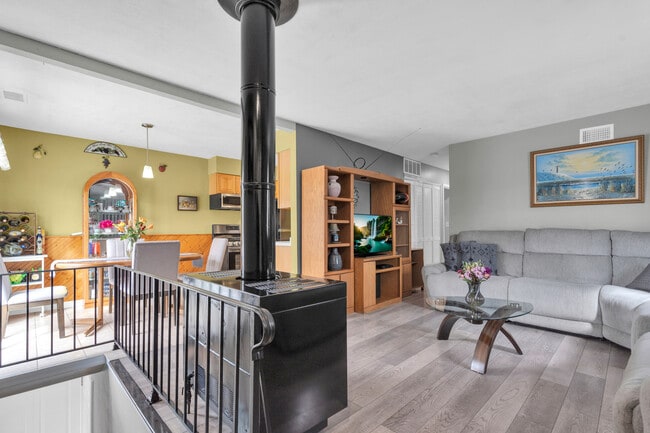 1314 Ely Ct in Wheeling, IL - Building Photo - Building Photo