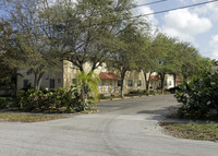 Hampton Green Apartments in North Miami, FL - Building Photo - Building Photo