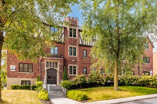Château Wilson in Westmount, QC - Building Photo