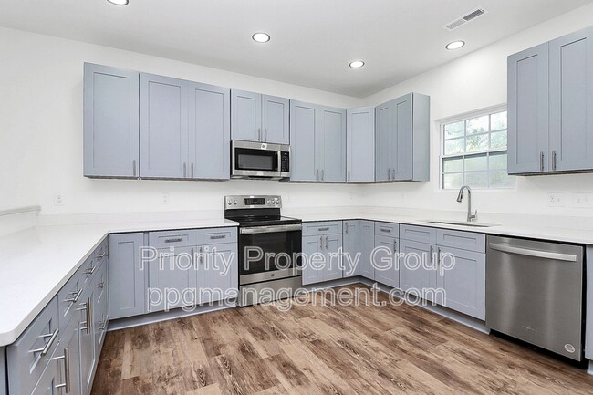 property at 904 Warren St