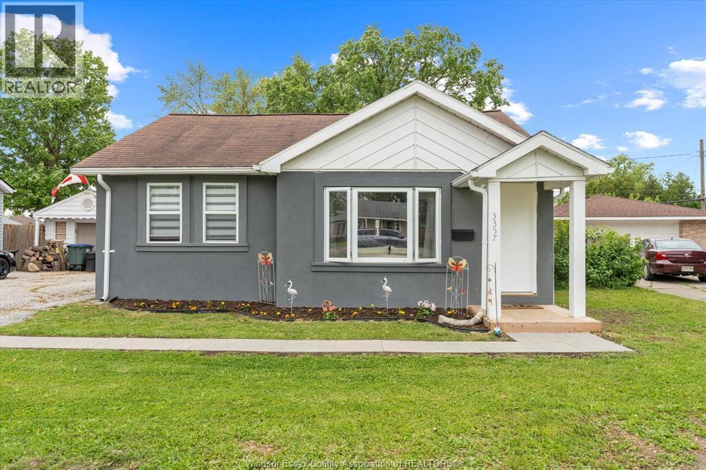 3357 Bliss Rd in Windsor, ON - Building Photo