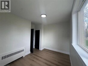 32 Price Ave in Welland, ON - Building Photo - Building Photo