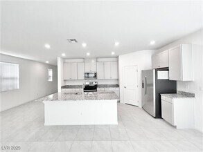8986 Lucky Crest St in Enterprise, NV - Building Photo - Building Photo