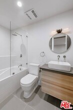 3431 Larissa Dr in Los Angeles, CA - Building Photo - Building Photo