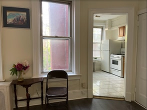 8615 59th Ave, Unit 2 in Elmhurst, NY - Building Photo - Building Photo