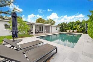 7235 SW 39th St in Miami, FL - Building Photo