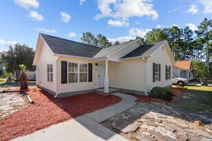 1098 E Longleaf Dr in Southport, NC - Building Photo