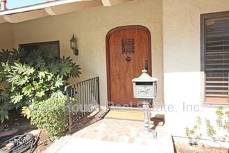 25433 Plaza Escovar in Santa Clarita, CA - Building Photo - Building Photo