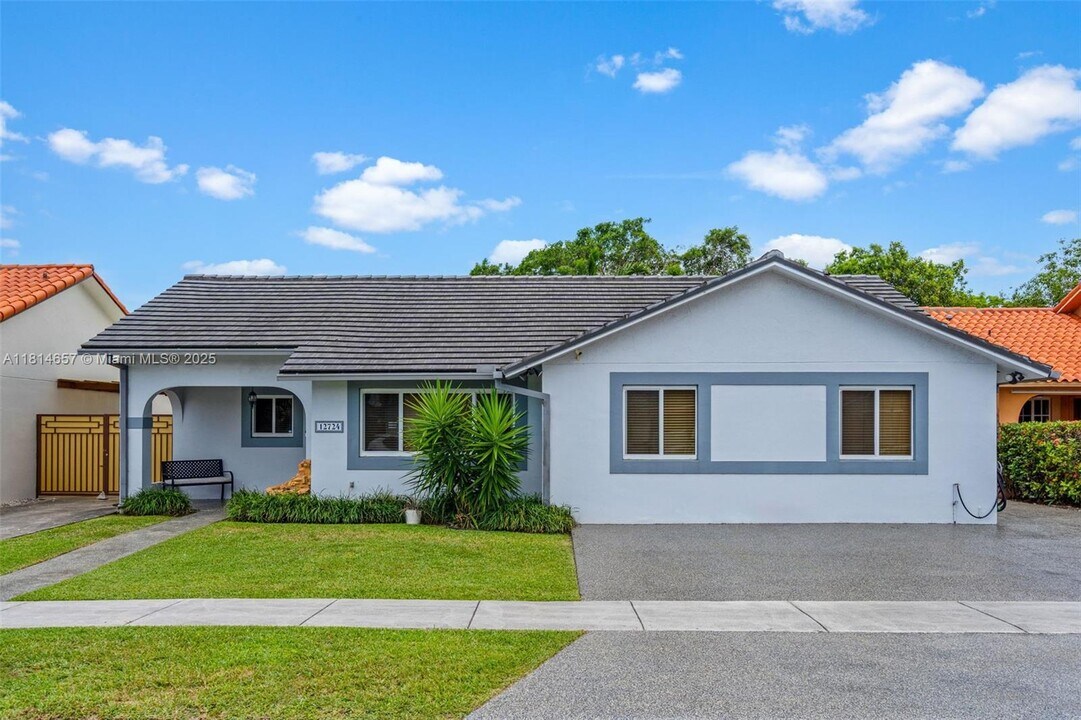 12724 NW 8th Ln in Miami, FL - Building Photo