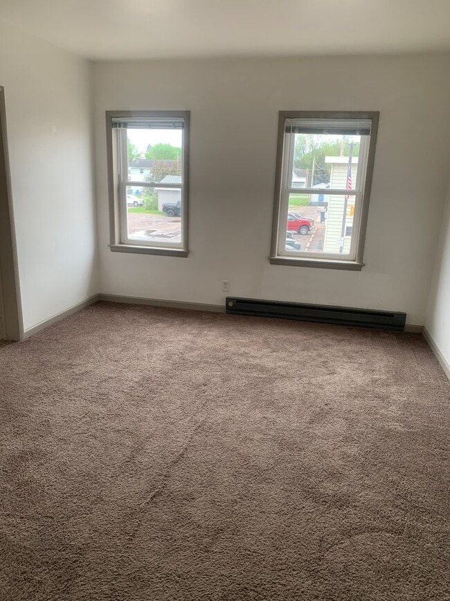 115 E Lincoln Ave in Fall Creek, WI - Building Photo - Building Photo