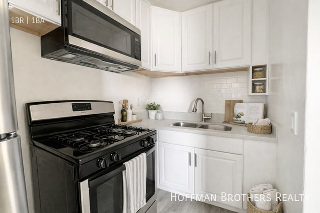 8701 S Figueroa St in Los Angeles, CA - Building Photo - Building Photo