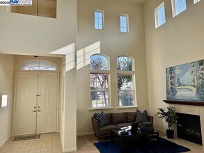 3017 Roslyn Dr in Modesto, CA - Building Photo - Building Photo