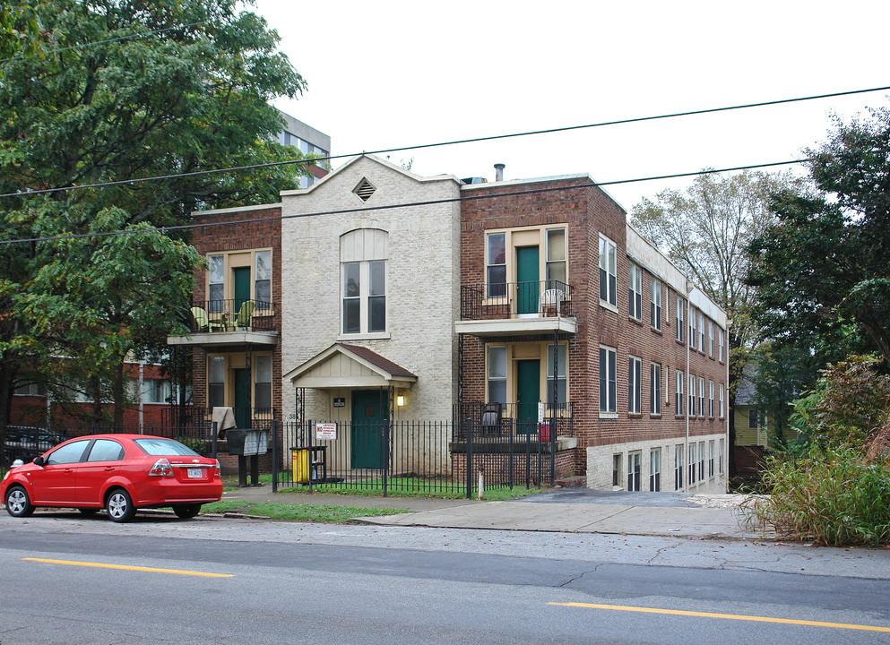 386 NE Parkway Dr in Atlanta, GA - Building Photo