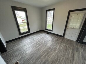 841 E Young Ave in Hoopeston, IL - Building Photo - Building Photo