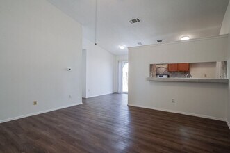 612 Greenlawn Blvd in Round Rock, TX - Building Photo - Building Photo