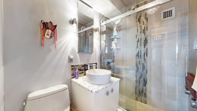 8 Whittier Pl in Boston, MA - Building Photo - Building Photo