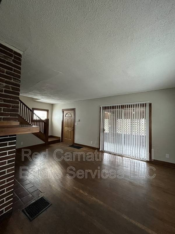 1009 W Hillcrest Ave in Dayton, OH - Building Photo - Building Photo