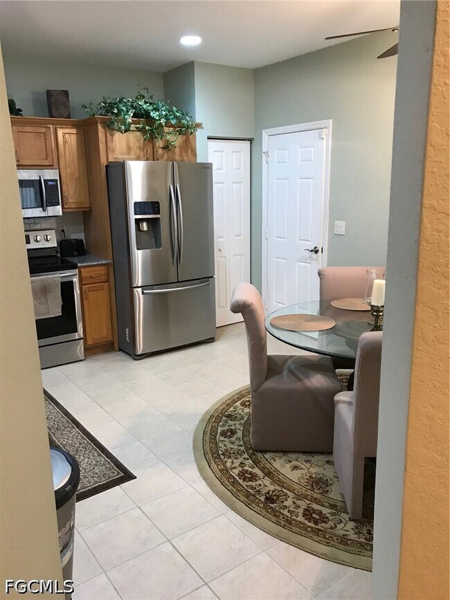 9600 Roundstone Cir in Ft. Myers, FL - Building Photo - Building Photo