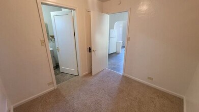 827 Sullivan Ln in Sparks, NV - Building Photo - Building Photo