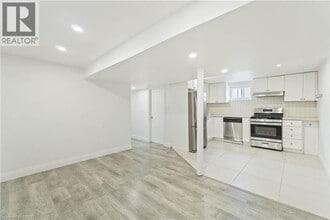 65 Almond St in Welland, ON - Building Photo - Building Photo