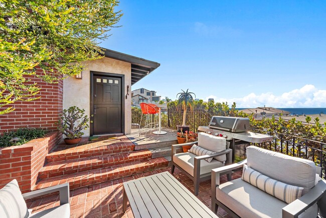 31966 10th Ave in Laguna Beach, CA - Building Photo - Building Photo